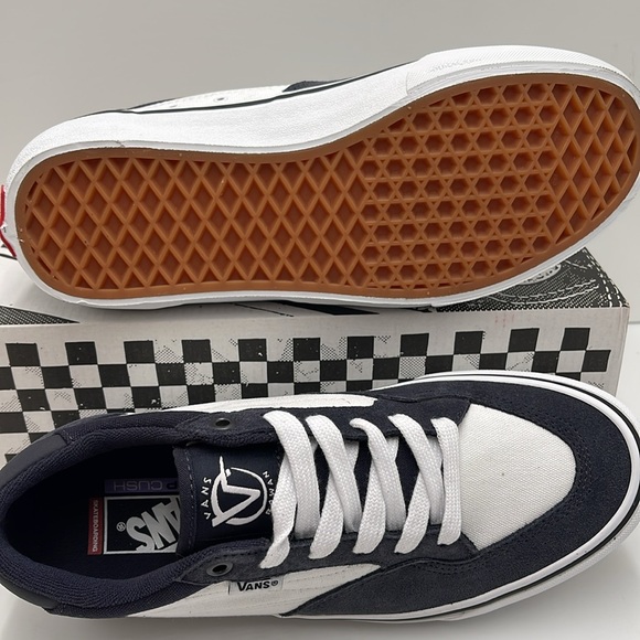Vans Men’s Rowan
Dark Navy/White
VN0A5JICCZP
Sneakers - Picture 3 of 16